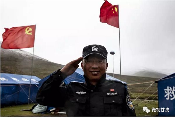 守卫虫草山民警,驻守海拔4800米护航虫草采挖