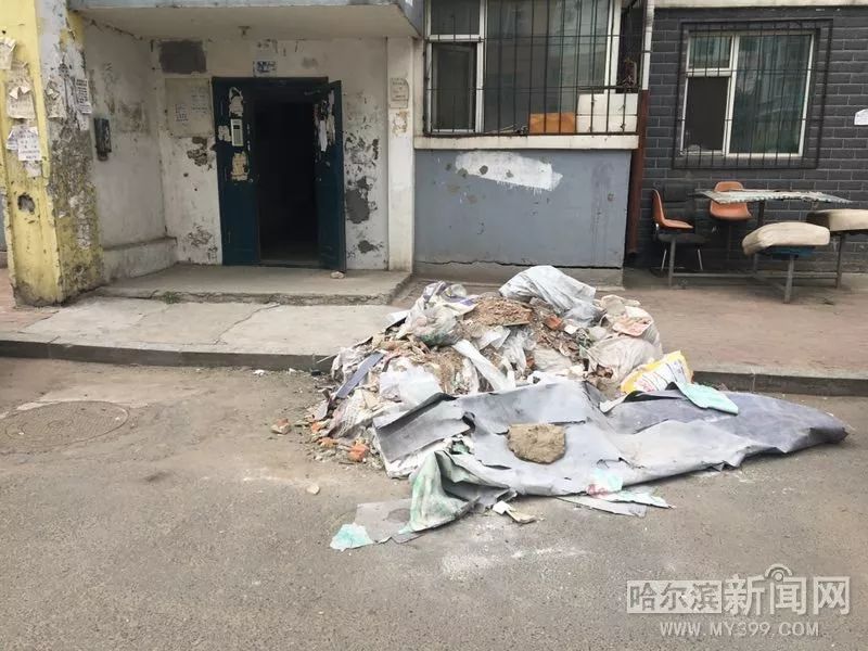 上铲车,道外东棵北四道街占道建材被清理|举报36类”闹心事“#让陈年”烂账“见光死#