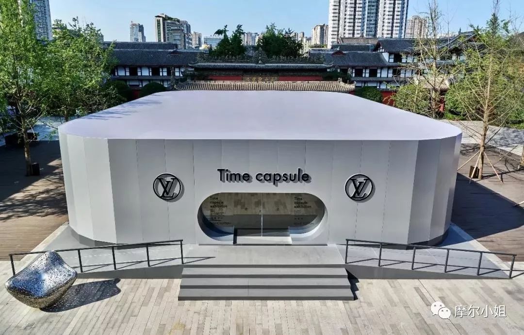 从“三傻”到“黑凤凰”，SophieTurner的成名之路原来这么坎坷？