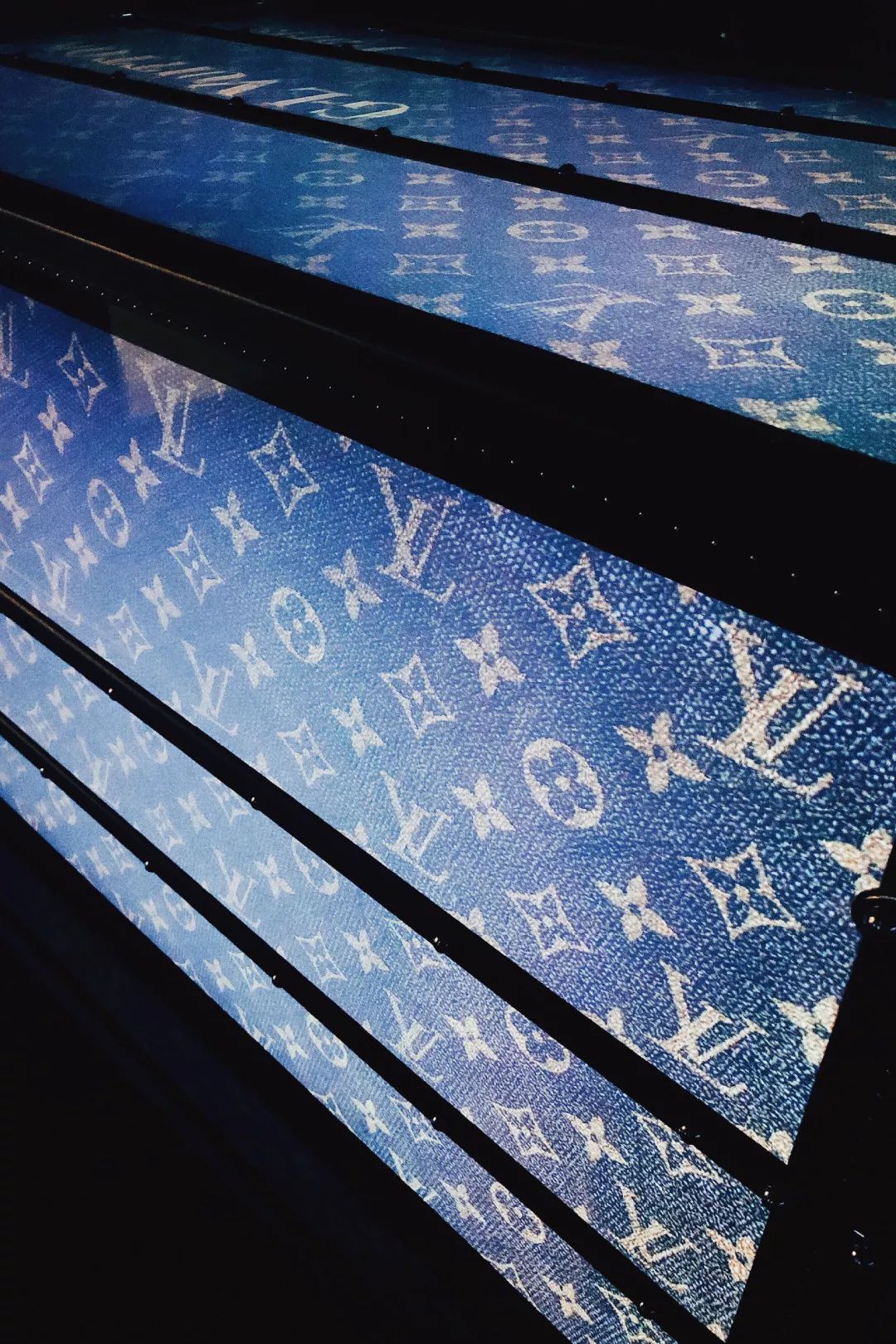 雨女有瓜|我去成都LV展出差的24小时吃成了真实的猪