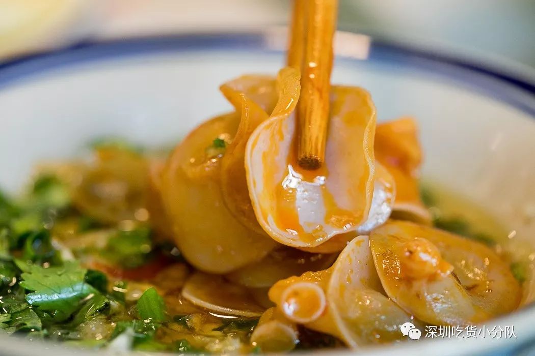 竹架子火锅，有5层高，一筐一筐吃