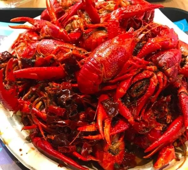 每天3分钟尽览天下事（河南3岁女童不慎掉入下水道被水冲走/郑州“小升初”民办初中和跨区今天开始报名）