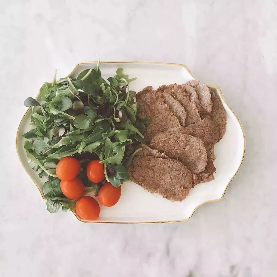 42岁翘臀“老阿姨”迷倒小16岁男友:年龄从来都不是借口