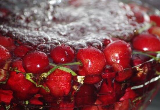 樱桃里有虫子还能吃吗,樱桃里有虫子吃了对身体有害吗