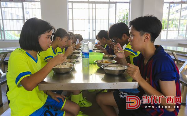 山里娃的足球梦,山里娃娃的足球梦原版