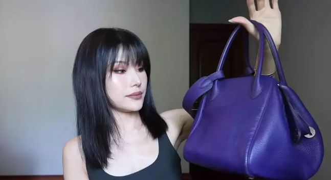 被毁掉奢侈品的女孩,女孩被口红毁掉的图片