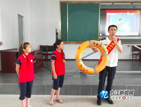 关爱生命汛期安全知识宣传,市海事局水上安全知识进校园活动