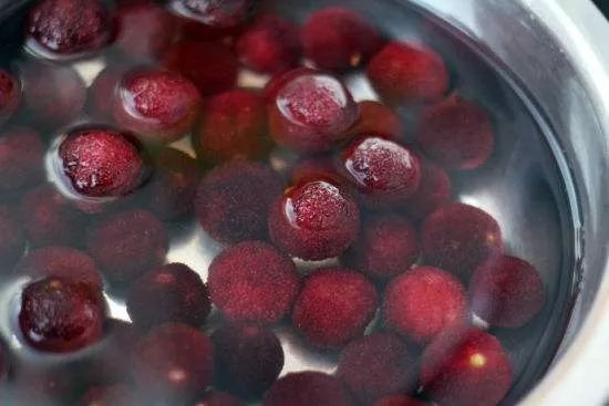 杨梅里面的虫子吃到肚子怎么办,杨梅有虫子怎么吃