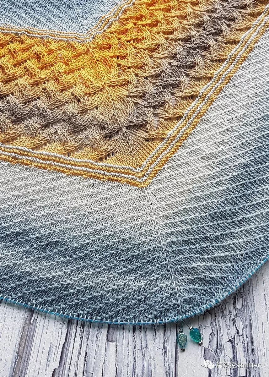 钩针三角蕾丝镂空披肩,孔雀羽三角蕾丝披肩详细教程