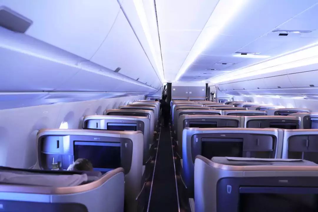 体验19个小时飞机,体验时间最长的航班