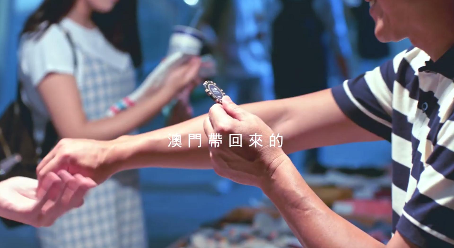 晒过曼谷阳光的小麦肌，走过罗马街头的水泡，皆是旅行的纪念品