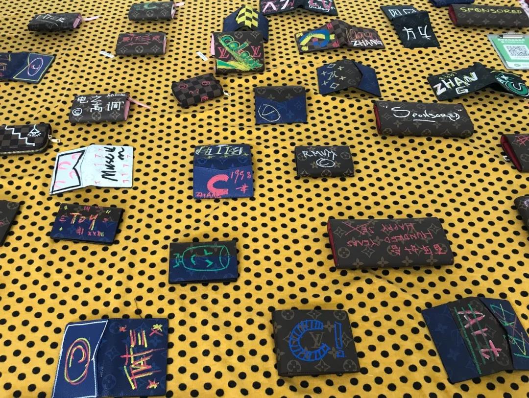 穿梭在四方50赫兹营造的声音环境中，哈龙·米尔扎在中国探讨“复制品”和“挪用”的意义