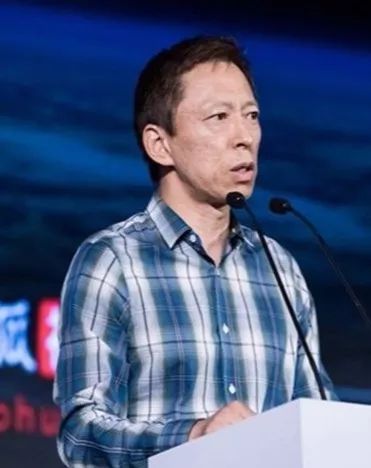 中国老板穿衣搭配冬装,当代老板的穿搭风格