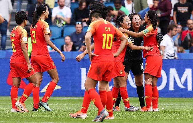 彭诗梦门将,门神盛赞武磊