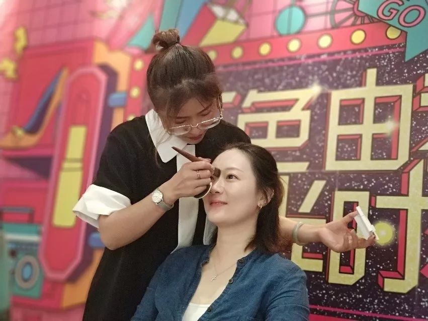 小姐姐教我们变美,教小姐姐变美