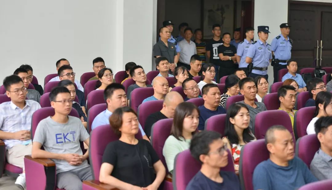 男子刺伤法官刺死狱警维持死刑,刺伤法官刺死狱警案