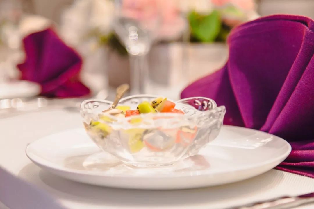 这座跟着周杰伦空降热搜的杨梅味小城，休渔期也能让你吃得满嘴鲜