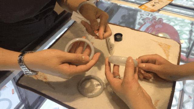 万元翡翠千元购,金店卖1万多翡翠实际价格是多少