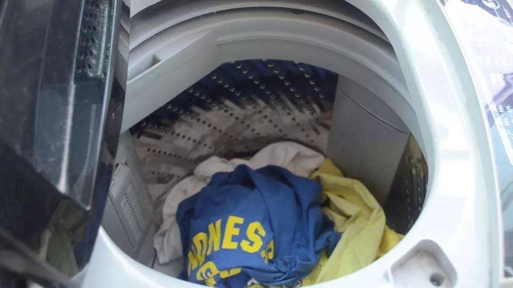 家用洗衣机洗出不明污渍,洗衣机里面脏最快速的解决方式
