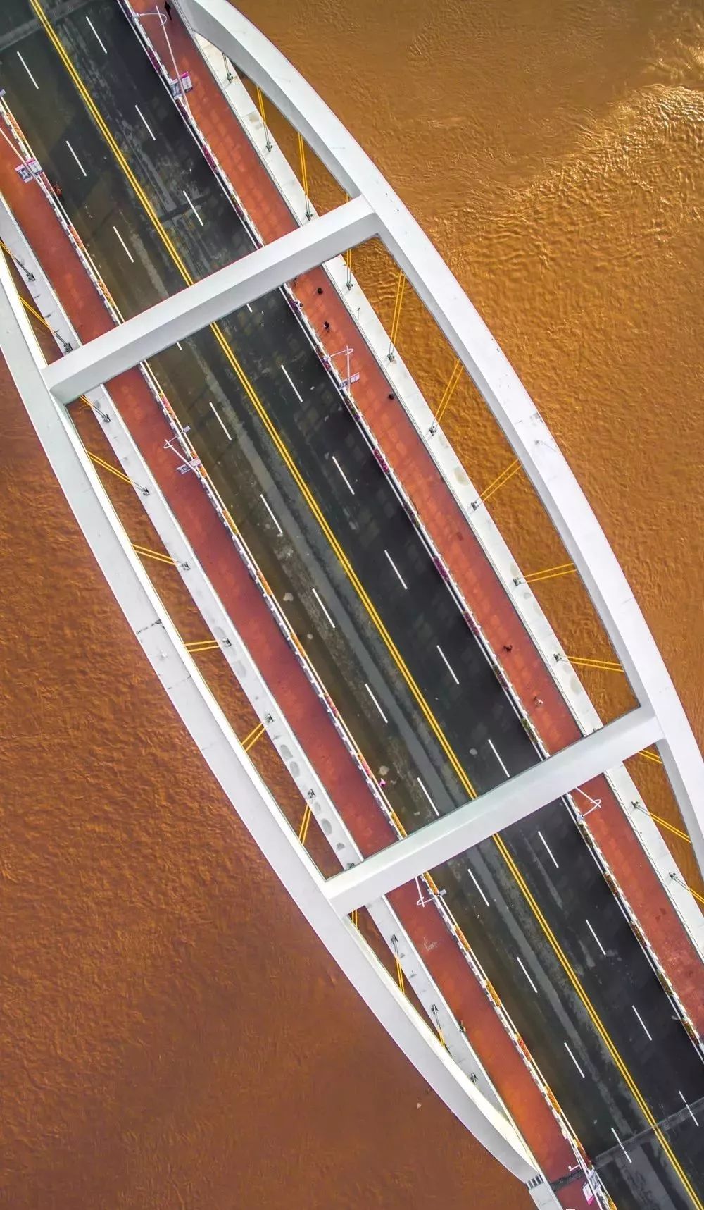 「荐读」朋友圈消失两年，他独自航拍中国，照片惊艳世界