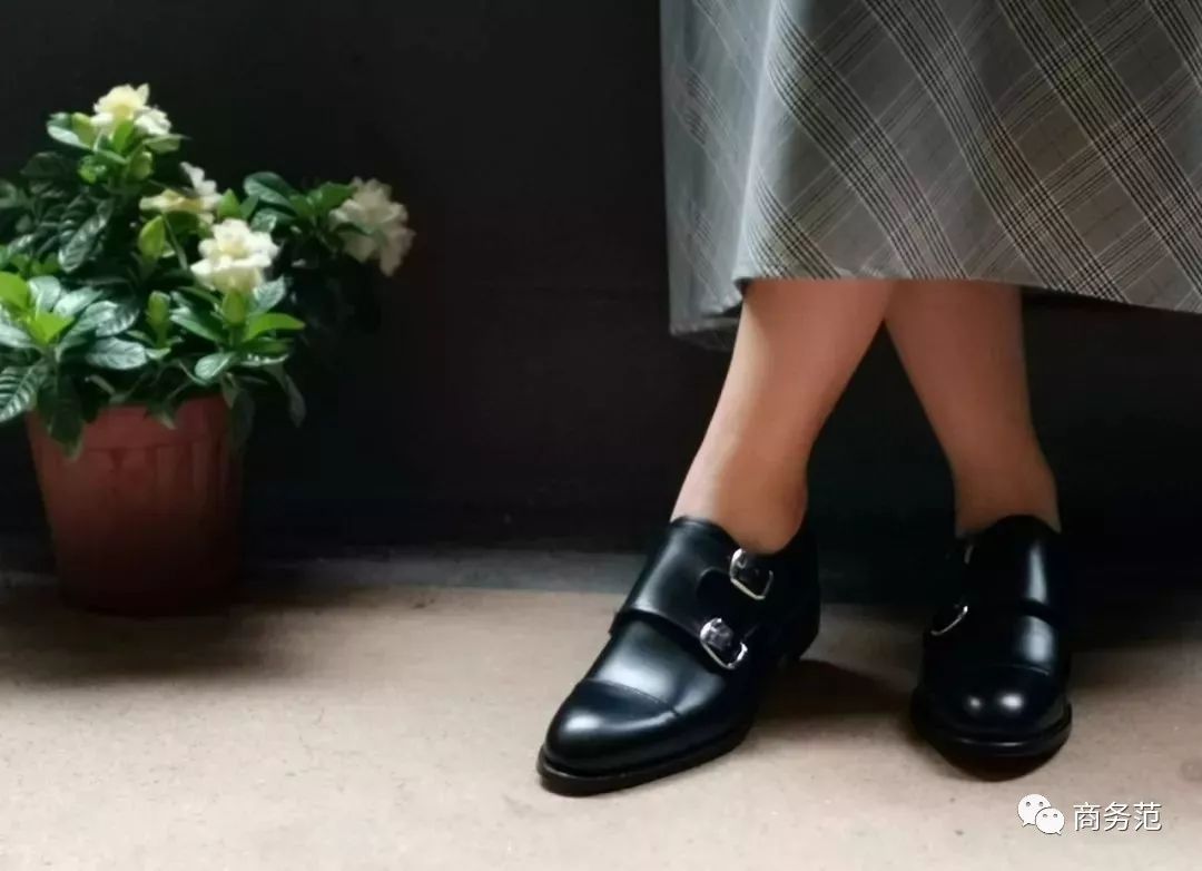 英国女王的鞋,英国女王加冕鞋子