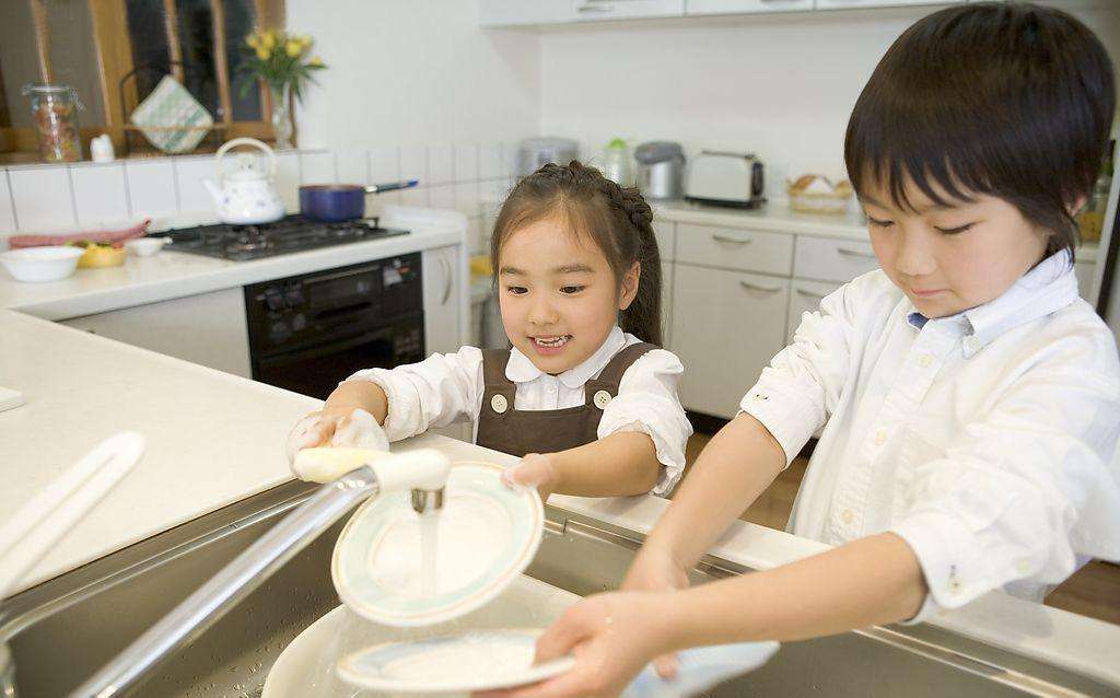 妈妈一巴掌娃秒怂,妈妈一巴掌下去孩子就没了视频