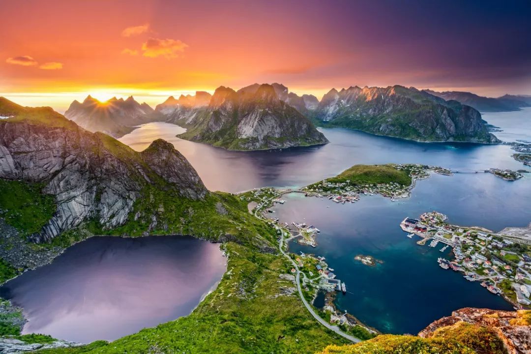 每个人的心底深处都有一个人,每个人的心底总藏着一个人