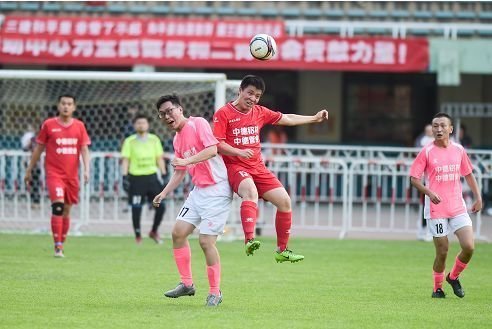 全力以赴的你,聚焦绿茵场