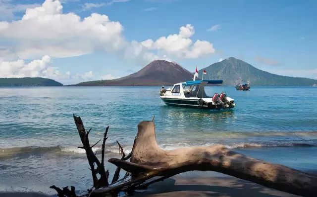 挖到一座免签直飞的超冷门海岛！火山浮潜摸小鹿，好玩秒杀巴厘岛