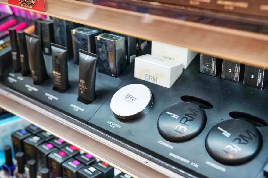 找到源头了！中国游客和代购原来是在这家日本药妆店里扫货到半夜