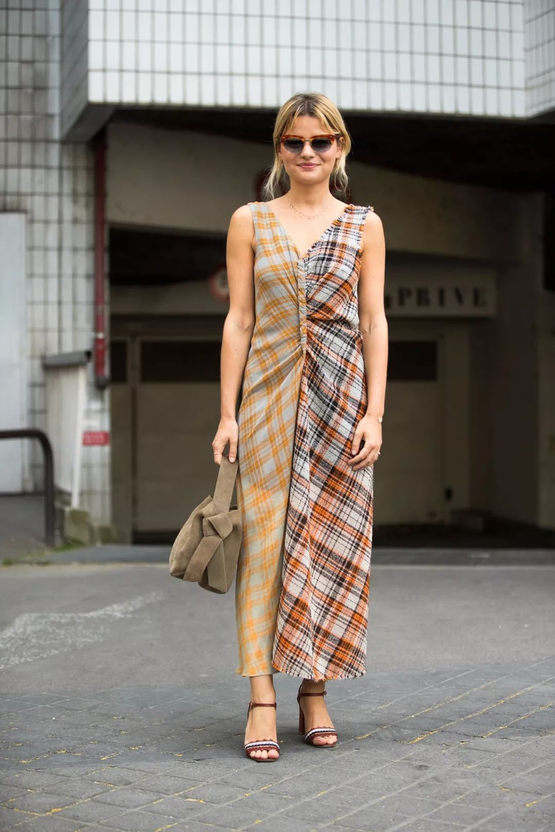 印花人物连衣裙,印花连衣裙到脚踝超长款