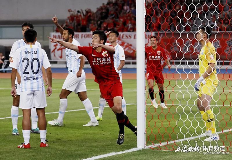 李圣龙绝杀上港夺冠视频,上港球员李圣龙