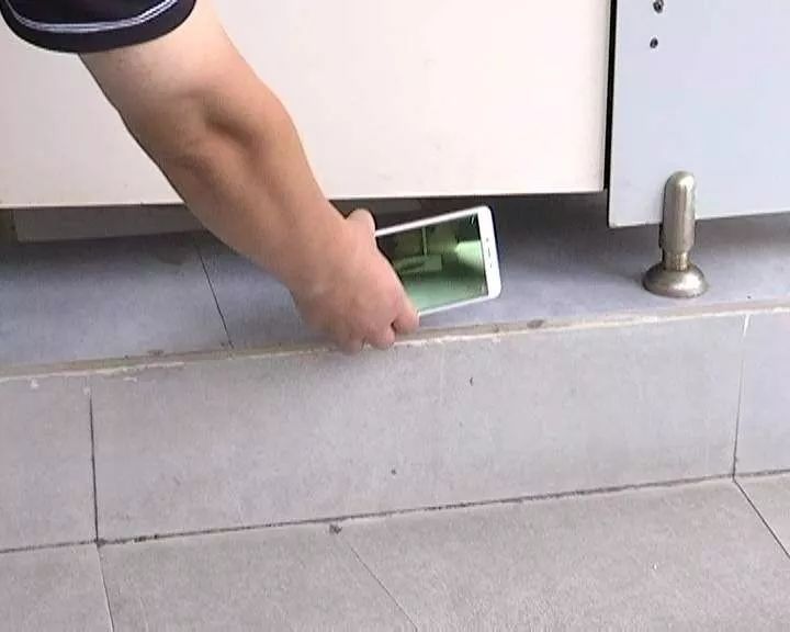 南昌男子偷进女厕被发现逃跑,南昌男子偷女厕所