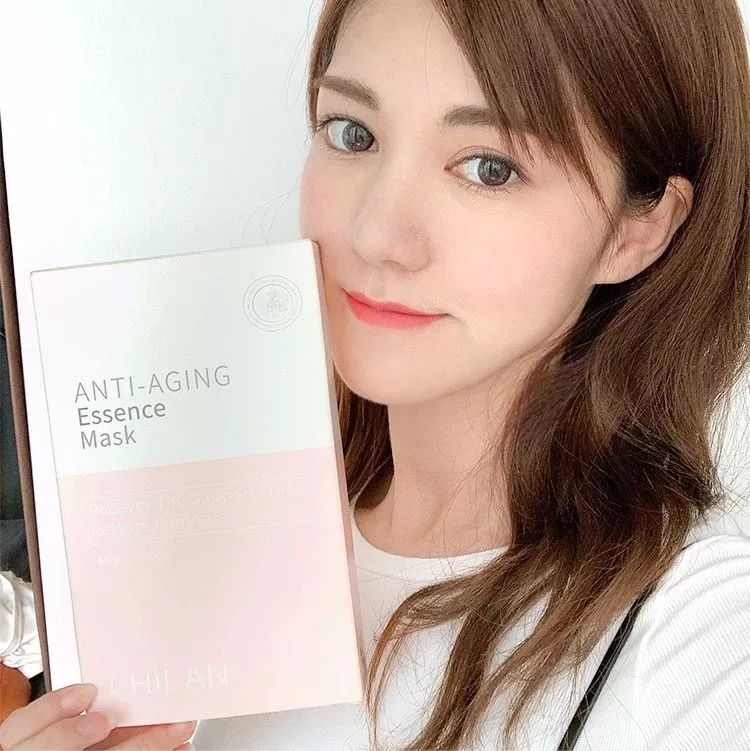 61岁高龄上演“婆孙恋”，坐拥上亿身价，这个老奶奶也太酷了吧