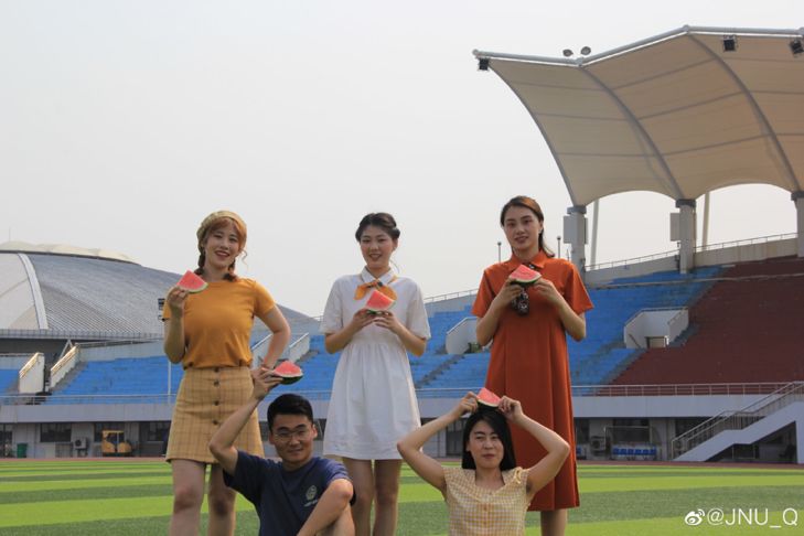 毕业照告别的是我们的青春,毕业照是我们永久的留念