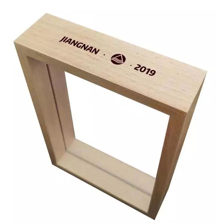 毕业照告别的是我们的青春,毕业照是我们永久的留念