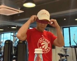 瓶盖挑战欧阳靖,赵文卓挑战3瓶盖的难度