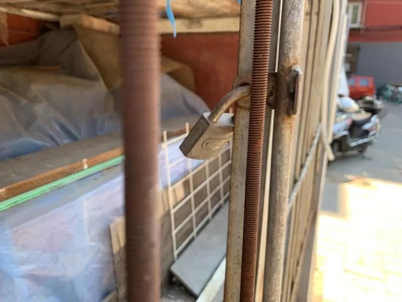 广州男子被困防盗窗被烧真实原因,上虞消防莫让防盗窗成为夺命窗