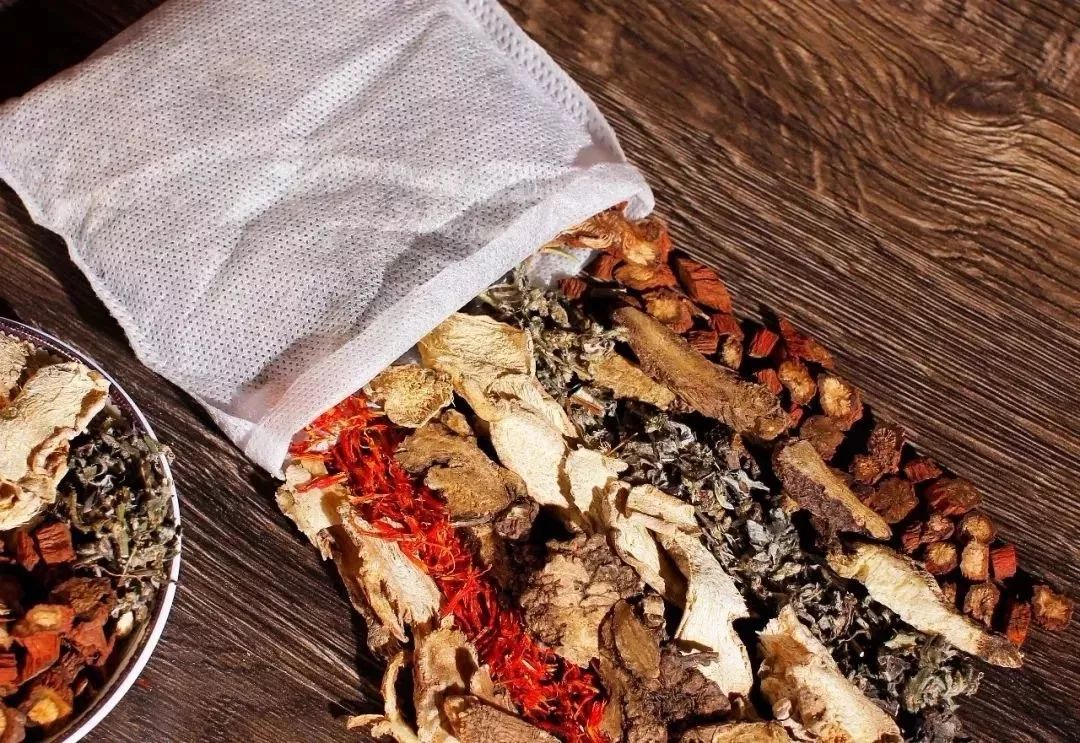 睡前泡脚抗衰老,泡脚水里加点它养生效果翻倍