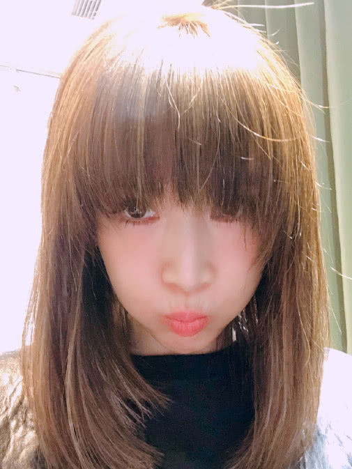 林志颖老婆发自拍,林志颖老婆露脐装照片