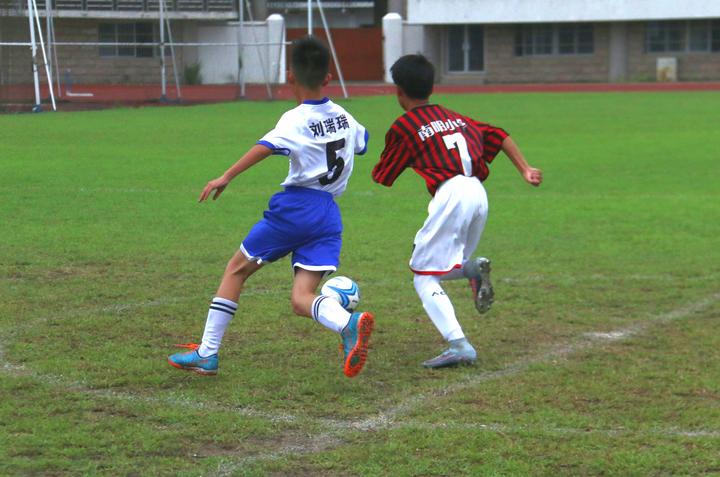 中小学生足球比赛简讯,足下精彩过人