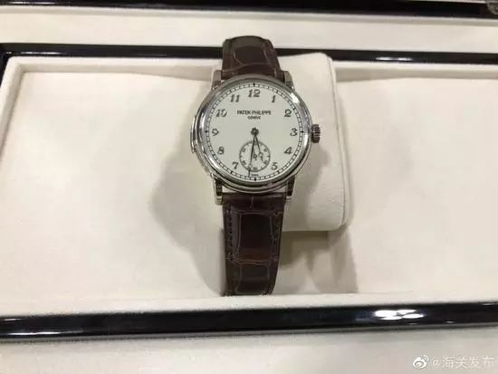 6300g百达翡丽盒子,男子戴百达翡丽过海关