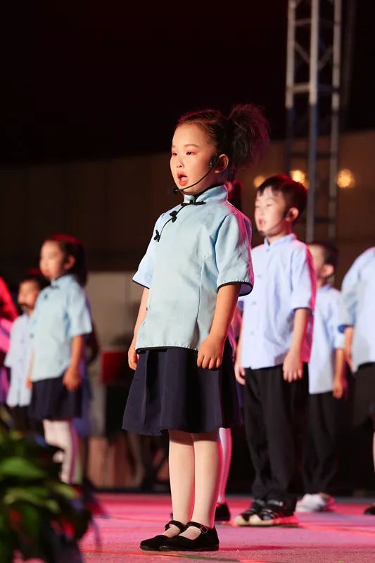 辉煌70载，娃娃送华章——我区举行喜迎建国七十周年消夏晚会