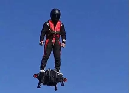 飞行滑板亮相法国阅兵式，未来*用军**可期？