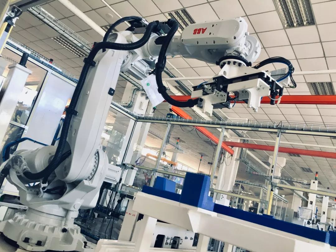 宾利百年纪念款添越多少钱,宾利新能源新车发布会