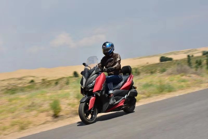 车评测视频对比,雅马哈xmax300摩旅进藏