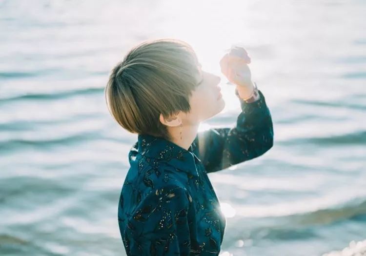 这样拍背影真的太好看了,怎样拍侧脸好看霸气