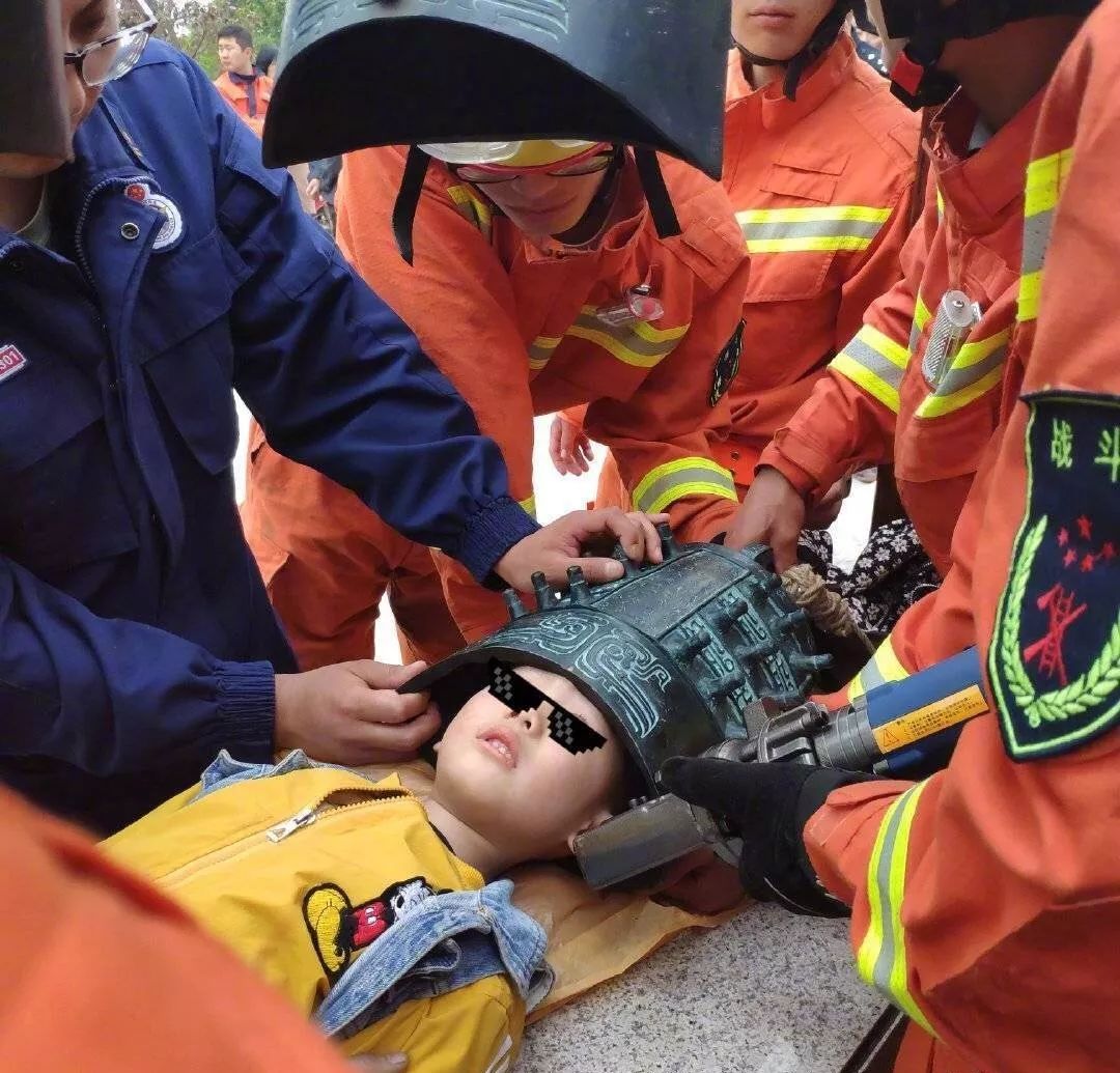 消防员才是人们心目中真正的超人,万能的消防员比什么都有安全感