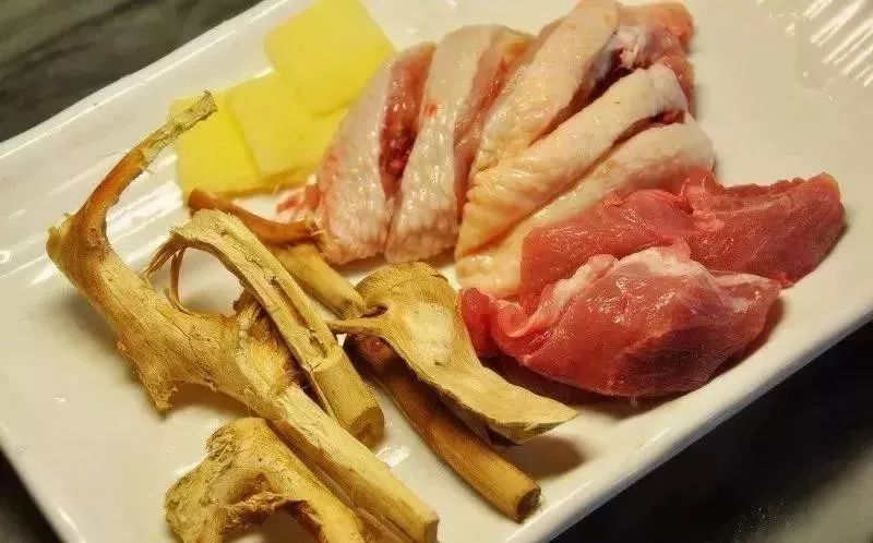 鲜人参煲汤搭配最佳做法,新鲜人参煲汤的最佳做法