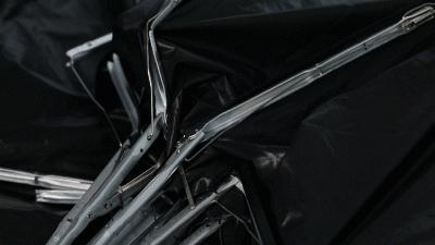 能抗8级大风和车压的暴风伞测评,硬汉级暴雨伞